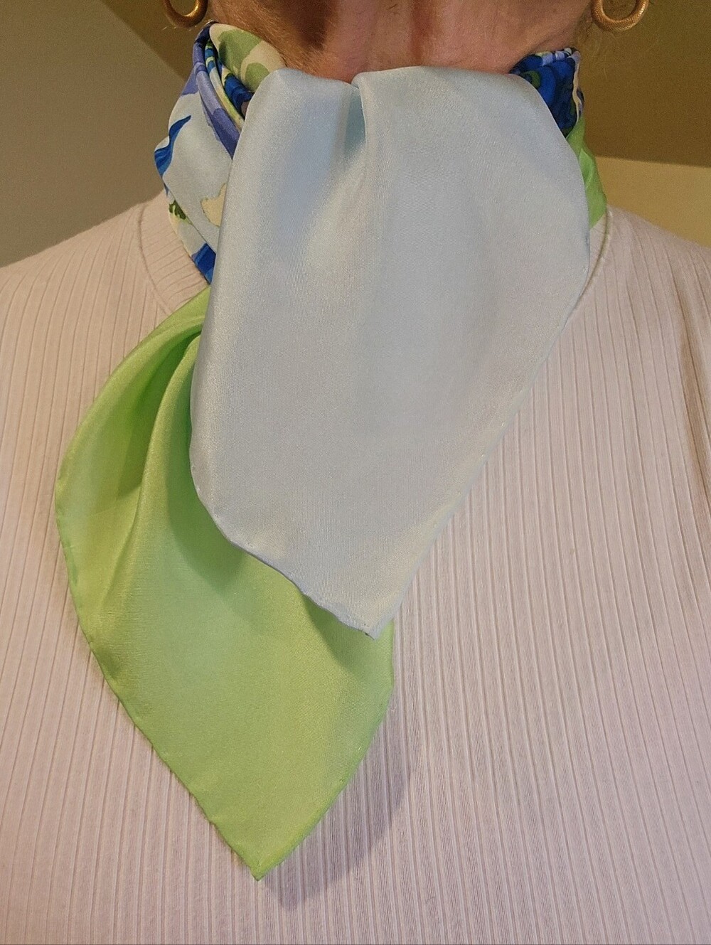Talbots 100% Silk Floral Bouquet Scarf  Blue and Green Vintage 32x32 - Picture 10 of 10